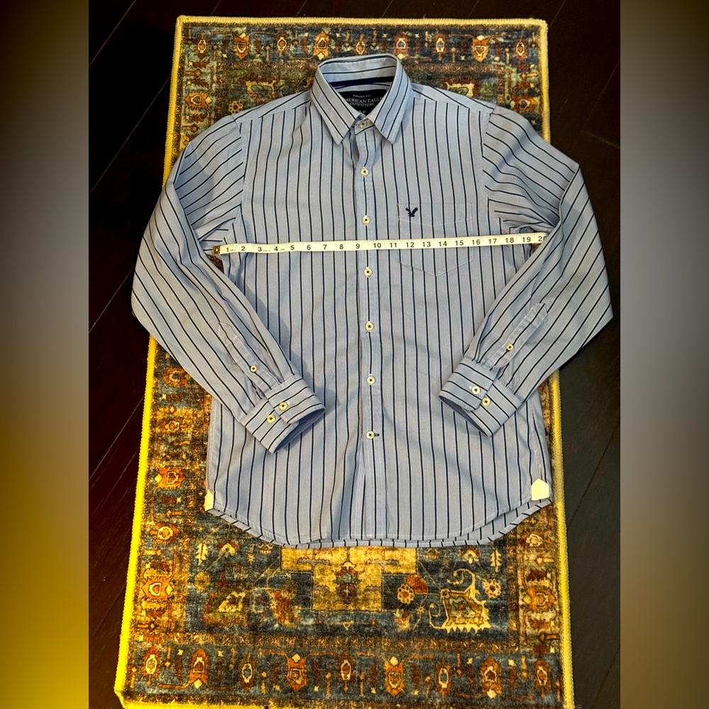 AMERICAN EAGLE 🦅 OUTFITTERS BUTTON DOWN, BLUE STRIPED WITH DARK STRIPES. SZ SM